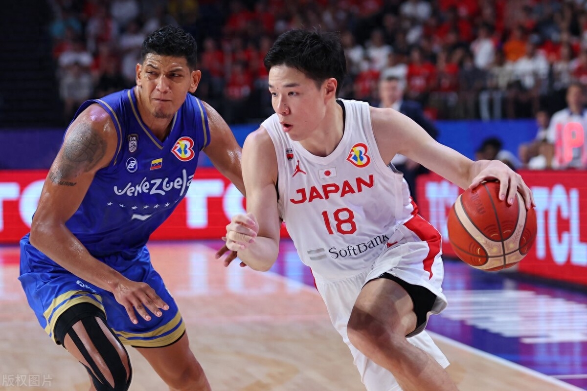 关于赛地聚焦：欧联赛后热度飙升，深圳男篮战术微调，更衣室稳定，赛程密集仍需轮换的信息